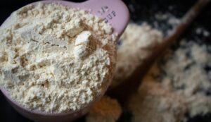 Whey grass-fed : vraiment meilleure, ou argument marketing ?